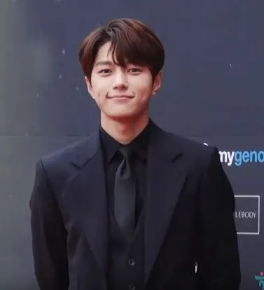 L / Myungsoo /