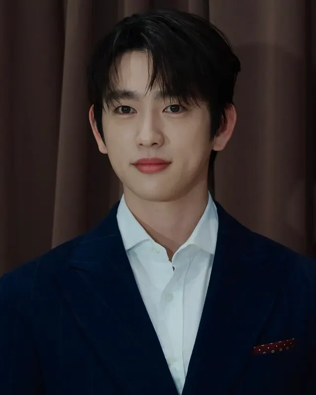Jinyoung [formerly Jr./Junior]
