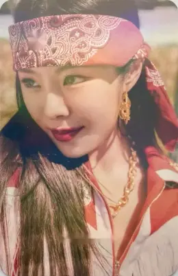 Wheein · MIC ON