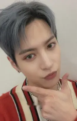 Hwichan · Love Me Like