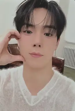 Shownu · Love Me
