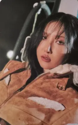Hwasa · MIC ON