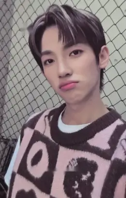 Siwoo · K2Y I: CONFIDENCE [Thumbs Up]
