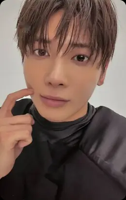 Taehyun · 7TH YEAR: A Moment of Stillness in the Thorns