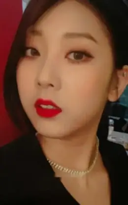 Seungyeon · BLACK DRESS