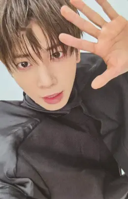 Taehyun · 7TH YEAR: A Moment of Stillness in the Thorns