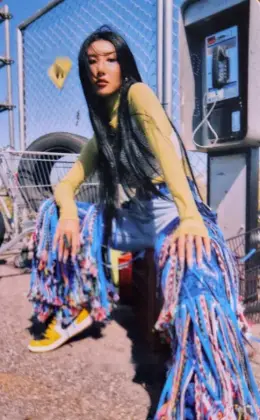 Hwasa · MIC ON
