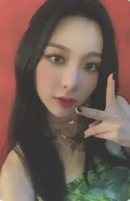 Yiyeon · Carnival