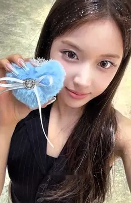 Jiwoo · Blue Valentine