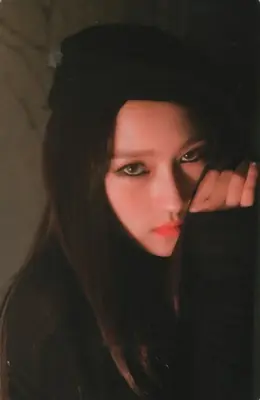 Siyeon · Fall asleep in the mirror