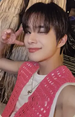 Jungwoo · 2 Baddies
