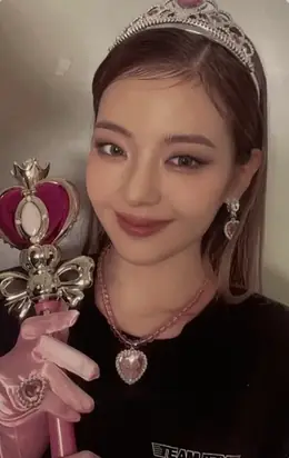 Lia · CHECKMATE