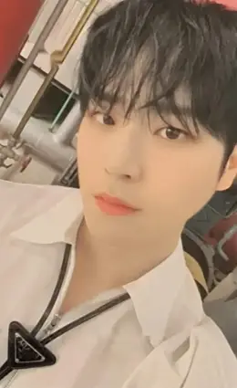 Seungmin · AURA