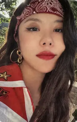 Wheein · MIC ON