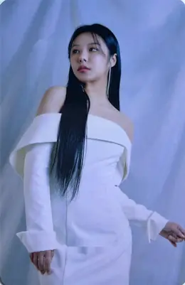Wheein · WAW