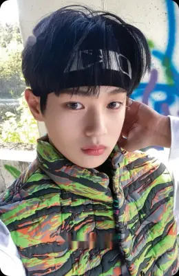 Hwang EunSoo · yesweare