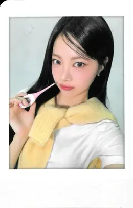Hong Eunchae · HOT