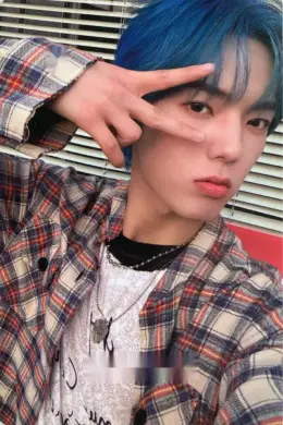 Leejeong · ETERNAL YOUTH : KICK IT
