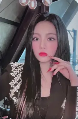Yena · M