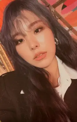 Wheein · reality in BLACK