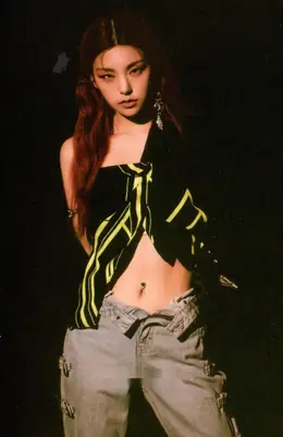 Yeji · GUESS WHO