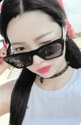 Hong Eunchae · ANTIFRAGILE