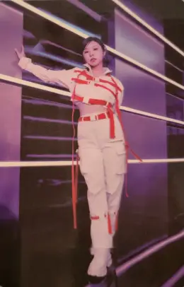 Wheein · MIC ON