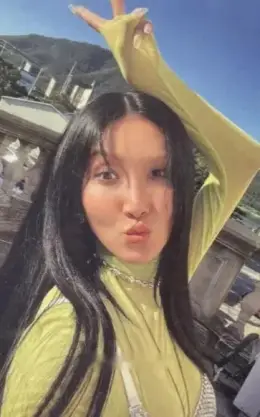 Hwasa · MIC ON