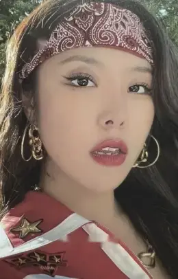 Wheein · MIC ON