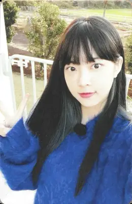 Hong Eunchae · Day Off in Jeju Photobook
