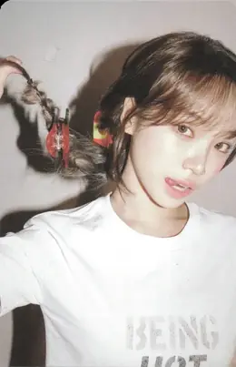 Kim Chaewon · HOT