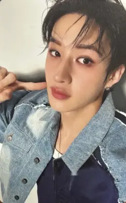 Bang Chan · Hollow
