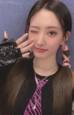 Hwiseo · Rose Blossom