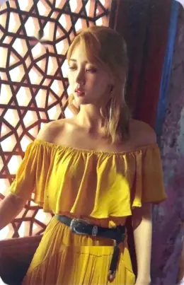 Moonbyul · RED MOON