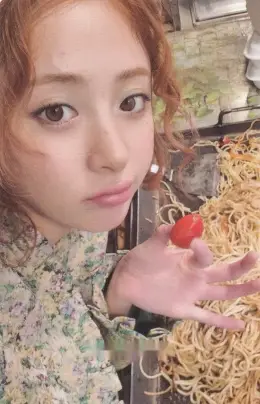 Huh Yunjin · SPAGHETTI