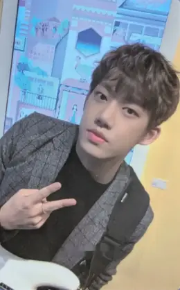 Lee Junyoung · The:IZ