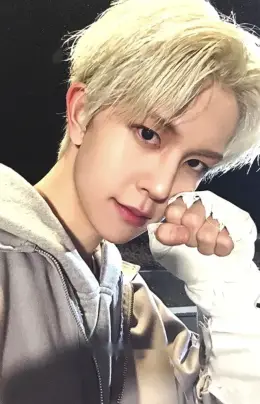 Kyungmin · Stunning
