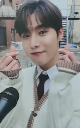 Yonghoon · Timeless (or A Small Room Full of Time)
