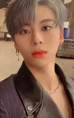 Taewoo · Blah Blah
