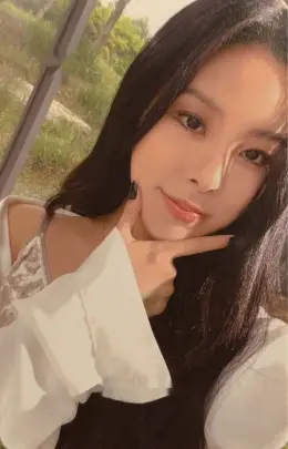 Wheein · WAW