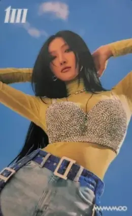 Hwasa · MIC ON