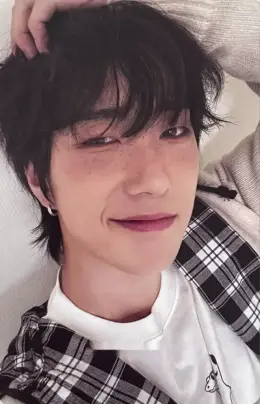 Jongwoo · Moment