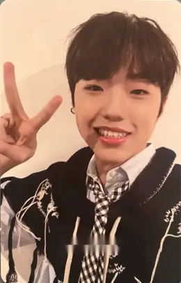 Junyong · Catch The Young : Fragments of Odyssey