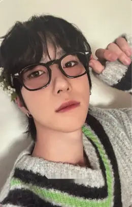 Jongwoo · Moment