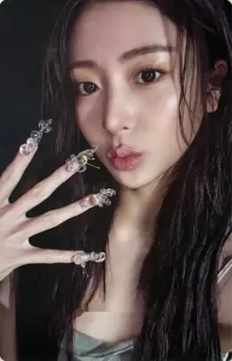 Huh Yunjin · PUREFLOW pt.1