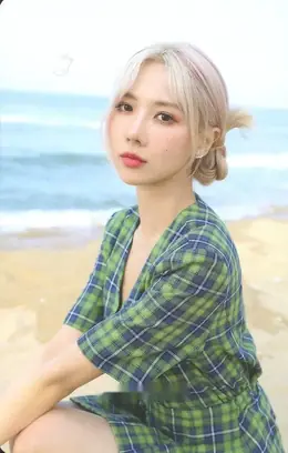Yoohyeon · Summer Holiday