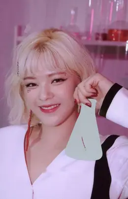Jeongyeon · Formula of Love: O+T=<3