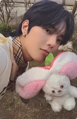 Leejeong · ETERNAL YOUTH : KICK IT