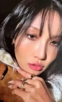 Hwasa · MIC ON