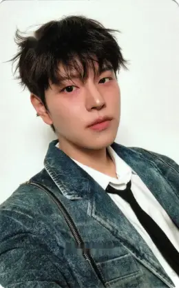 Seungmin · Hollow
